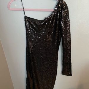 One sleeve NWT sequin midi